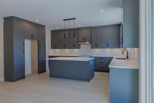 1675 Harbour View Crescent, West Kelowna, BC - Indoor Photo Showing Kitchen With Upgraded Kitchen