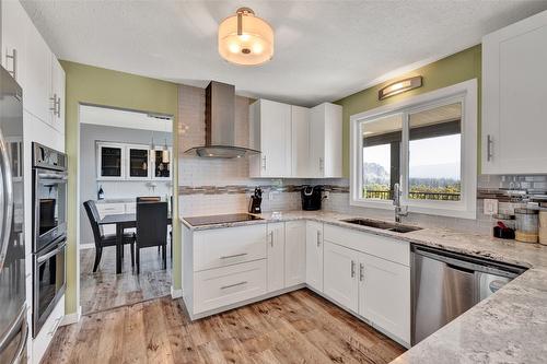 1715 Sonora Drive, Kelowna, BC - Indoor Photo Showing Kitchen With Stainless Steel Kitchen With Double Sink