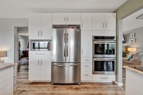 1715 Sonora Drive, Kelowna, BC - Indoor Photo Showing Kitchen With Stainless Steel Kitchen