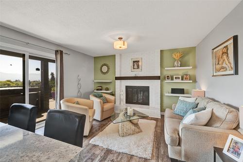 1715 Sonora Drive, Kelowna, BC - Indoor Photo Showing Living Room With Fireplace