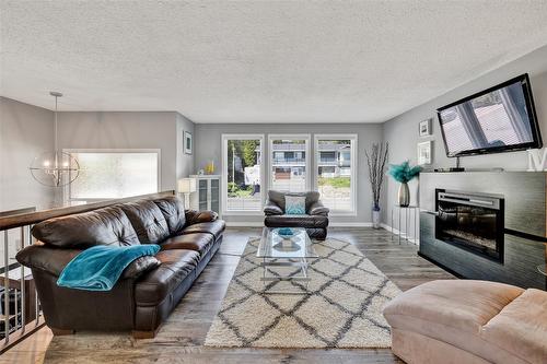 1715 Sonora Drive, Kelowna, BC - Indoor Photo Showing Living Room With Fireplace