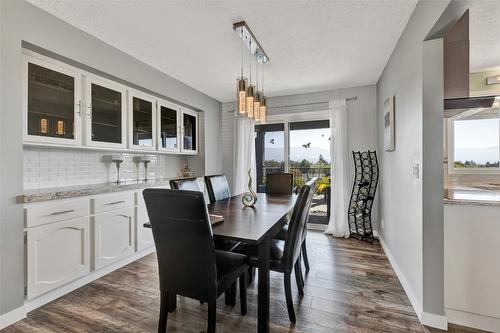 1715 Sonora Drive, Kelowna, BC - Indoor Photo Showing Dining Room