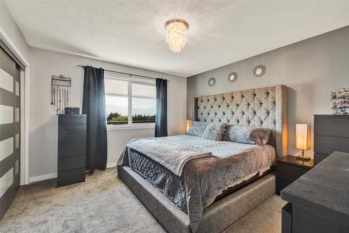 1715 Sonora Drive, Kelowna, BC - Indoor Photo Showing Bedroom