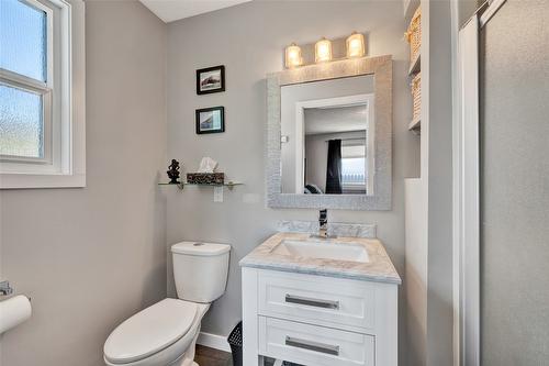 1715 Sonora Drive, Kelowna, BC - Indoor Photo Showing Bathroom