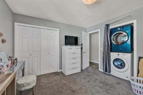 1715 Sonora Drive, Kelowna, BC - Indoor Photo Showing Laundry Room