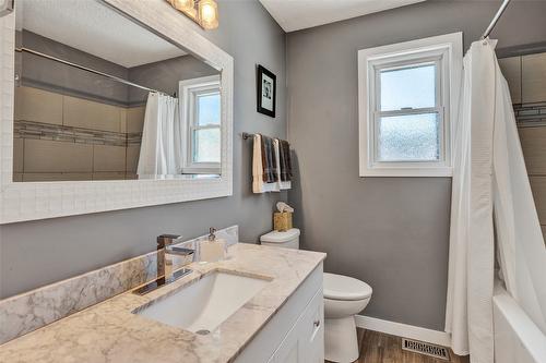 1715 Sonora Drive, Kelowna, BC - Indoor Photo Showing Bathroom