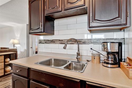 1715 Sonora Drive, Kelowna, BC - Indoor Photo Showing Kitchen With Double Sink