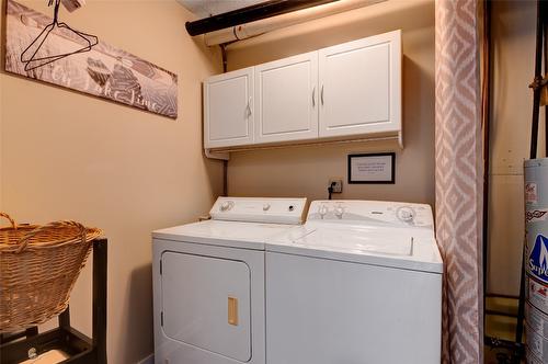 1715 Sonora Drive, Kelowna, BC - Indoor Photo Showing Laundry Room