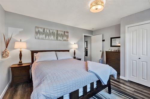 1715 Sonora Drive, Kelowna, BC - Indoor Photo Showing Bedroom