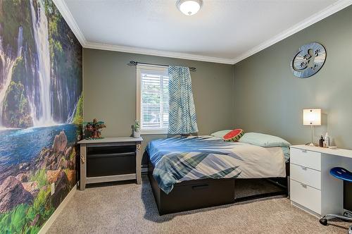 677 Drummond Court, Kelowna, BC - Indoor Photo Showing Bedroom