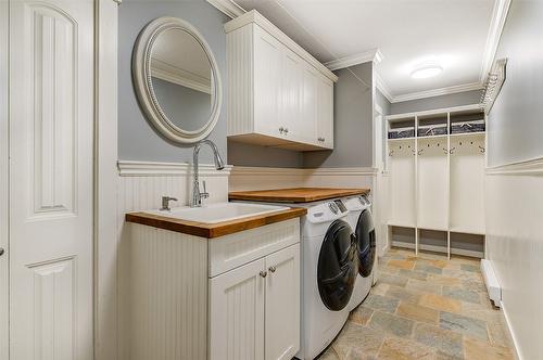 677 Drummond Court, Kelowna, BC - Indoor Photo Showing Laundry Room