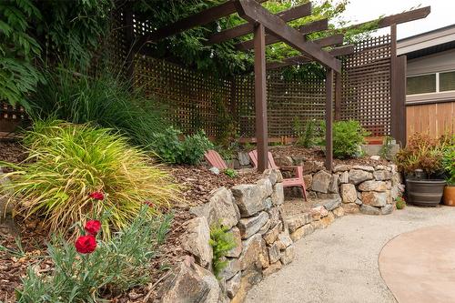 677 Drummond Court, Kelowna, BC - Outdoor