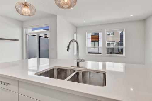 338-610 Academy Way, Kelowna, BC - Indoor Photo Showing Kitchen With Double Sink