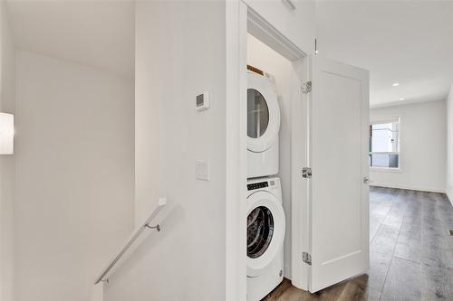 338-610 Academy Way, Kelowna, BC - Indoor Photo Showing Laundry Room