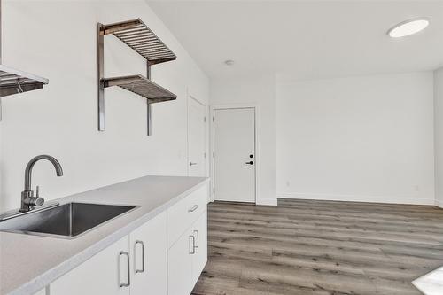 338-610 Academy Way, Kelowna, BC - Indoor Photo Showing Kitchen