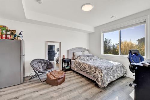 338-610 Academy Way, Kelowna, BC - Indoor Photo Showing Bedroom