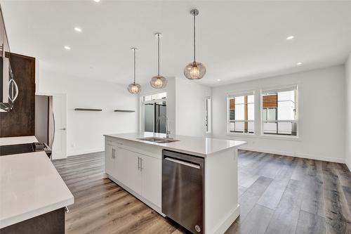 338-610 Academy Way, Kelowna, BC - Indoor Photo Showing Kitchen With Double Sink With Upgraded Kitchen