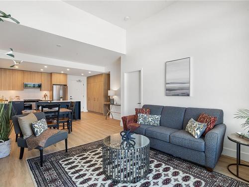 538-920 Reunion Ave, Langford, BC - Indoor Photo Showing Living Room