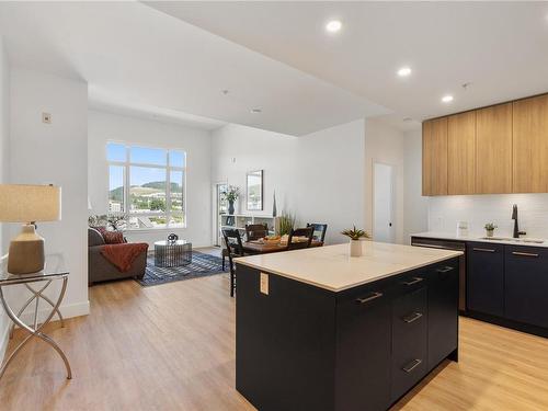 538-920 Reunion Ave, Langford, BC - Indoor Photo Showing Kitchen