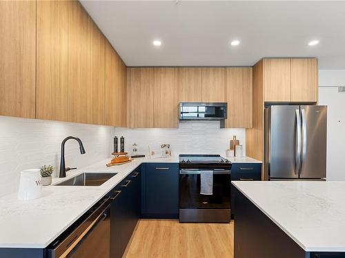 538-920 Reunion Ave, Langford, BC - Indoor Photo Showing Kitchen With Upgraded Kitchen