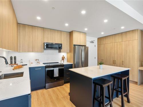 538-920 Reunion Ave, Langford, BC - Indoor Photo Showing Kitchen With Upgraded Kitchen