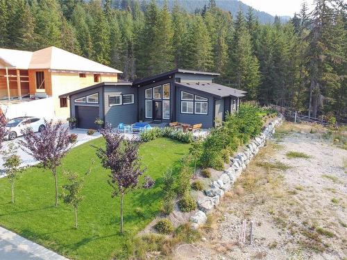 545 Mountain View Dr, Lake Cowichan, BC 