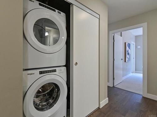 306-3529 Dolphin Dr, Nanoose Bay, BC - Indoor Photo Showing Laundry Room