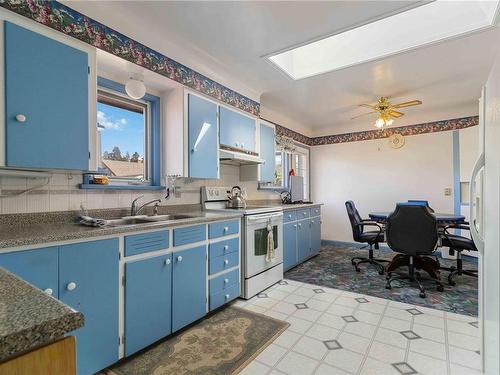 1268 Carnsew St, Victoria, BC - Indoor Photo Showing Kitchen With Double Sink