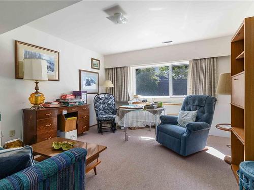 1268 Carnsew St, Victoria, BC - Indoor Photo Showing Living Room