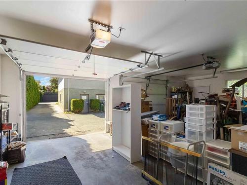 1268 Carnsew St, Victoria, BC - Indoor Photo Showing Garage