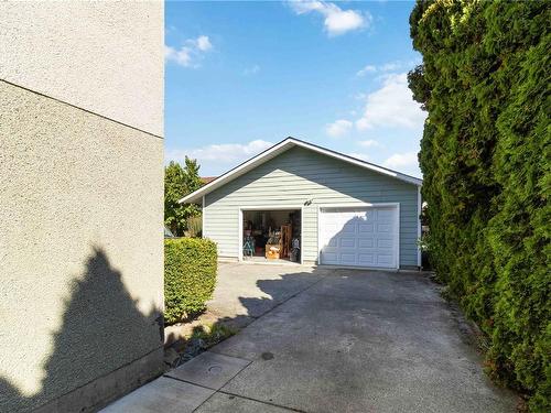 1268 Carnsew St, Victoria, BC - Outdoor