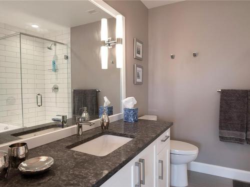 402-595 Pandora Ave, Victoria, BC - Indoor Photo Showing Bathroom