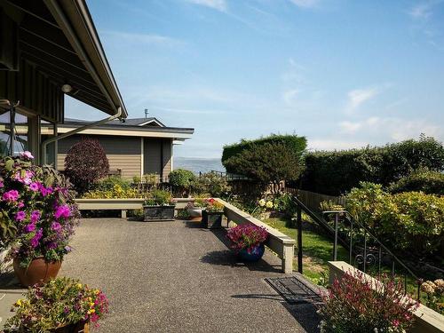 10208 Surfside Pl, Sidney, BC 