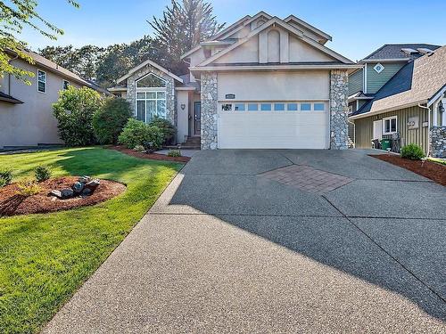 4228 Oakview Pl, Saanich, BC 