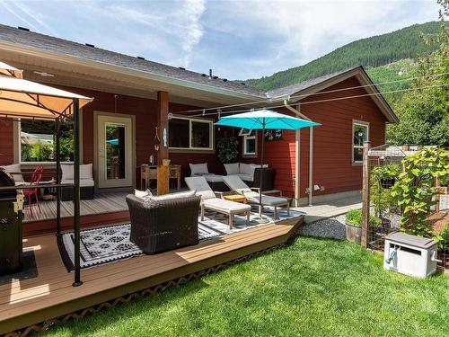 493 Mountain View Dr, Lake Cowichan, BC 