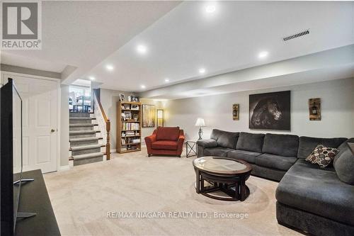 11 Brittany Court, St. Catharines, ON - Indoor Photo Showing Living Room