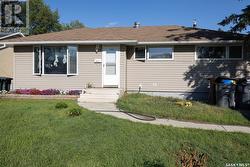 814 W AVENUE N  Saskatoon, SK S7L 3H4