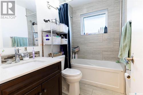 814 W Avenue N, Saskatoon, SK - Indoor Photo Showing Bathroom