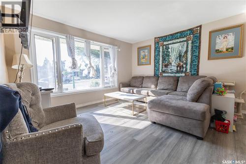 814 W Avenue N, Saskatoon, SK - Indoor Photo Showing Living Room