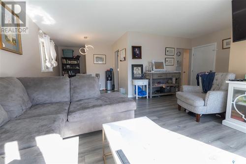 814 W Avenue N, Saskatoon, SK - Indoor Photo Showing Living Room