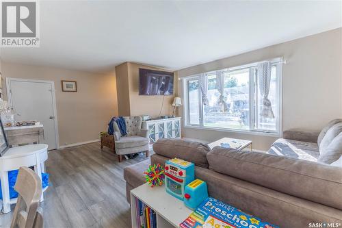 814 W Avenue N, Saskatoon, SK - Indoor Photo Showing Living Room