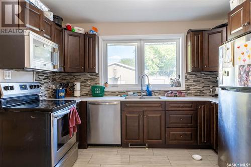 814 W Avenue N, Saskatoon, SK - Indoor Photo Showing Kitchen With Double Sink