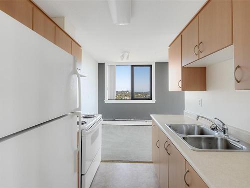 2106-647 Michigan St, Victoria, BC - Indoor Photo Showing Kitchen With Double Sink