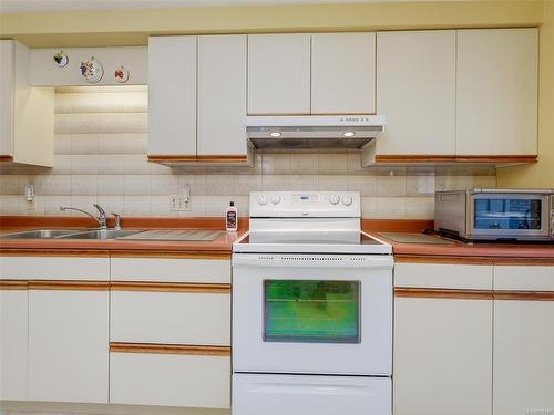 401-420 Linden Ave, Victoria, BC - Indoor Photo Showing Kitchen With Double Sink