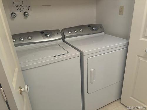 401-420 Linden Ave, Victoria, BC - Indoor Photo Showing Laundry Room