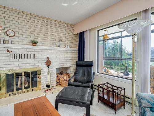 401-420 Linden Ave, Victoria, BC - Indoor With Fireplace