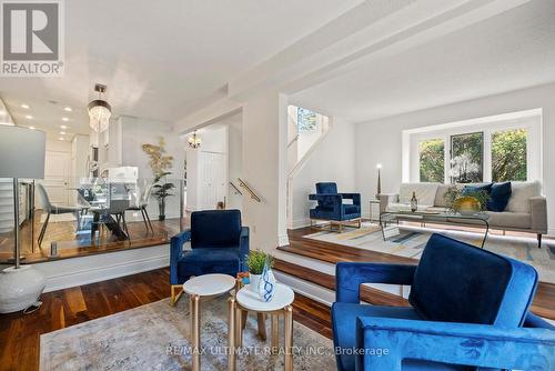 28 Saville Court, Markham (Bayview Fairway-Bayview Country Club Estates), ON - Indoor Photo Showing Living Room