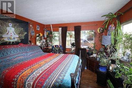 1680 Chandler Road, Christina Lake, BC - Indoor Photo Showing Bedroom