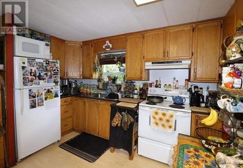 1680 Chandler Road, Christina Lake, BC - Indoor Photo Showing Kitchen With Double Sink