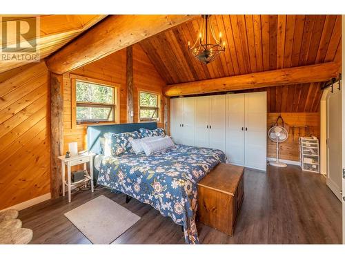 2346 Blaeberry Road, Golden, BC - Indoor Photo Showing Bedroom